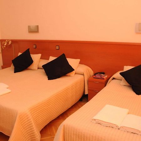 Hostal Luis XV Μαδρίτη Εξωτερικό φωτογραφία