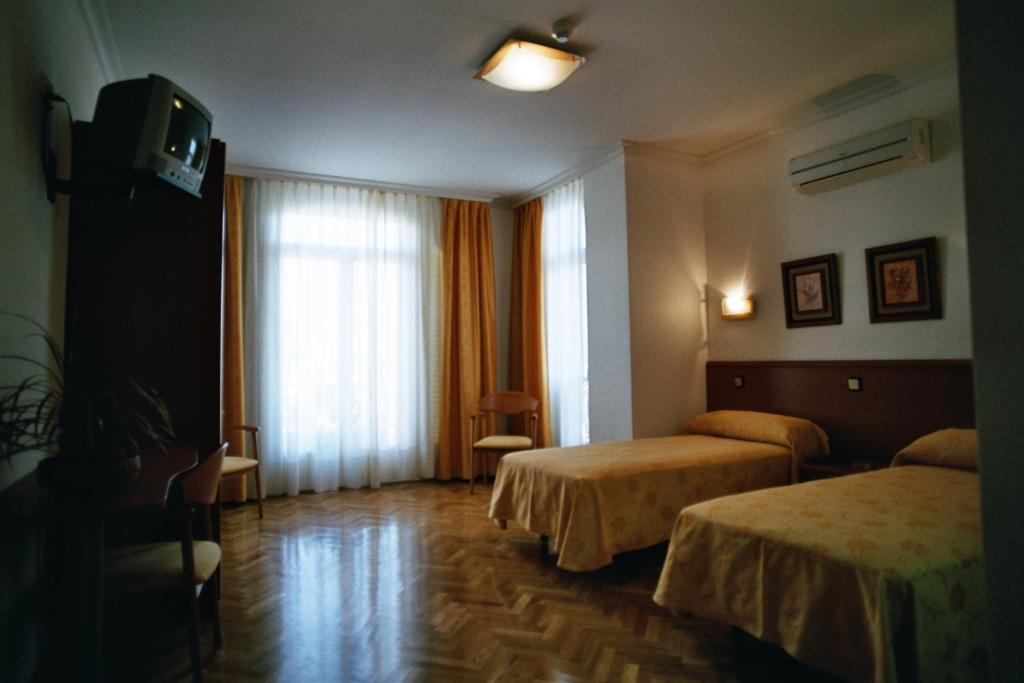 Hostal Luis XV Μαδρίτη Εξωτερικό φωτογραφία