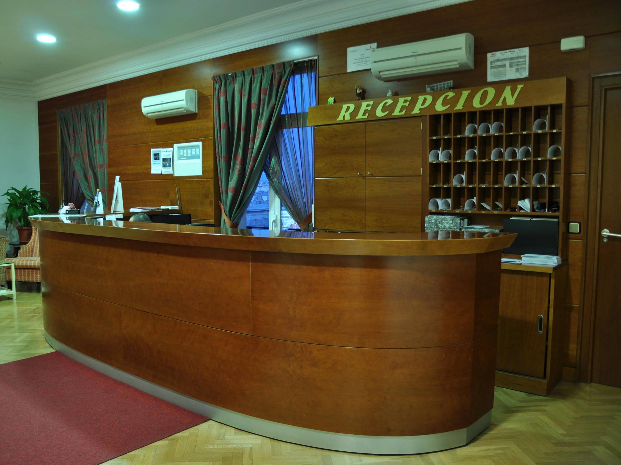 Hostal Luis XV Μαδρίτη Εξωτερικό φωτογραφία