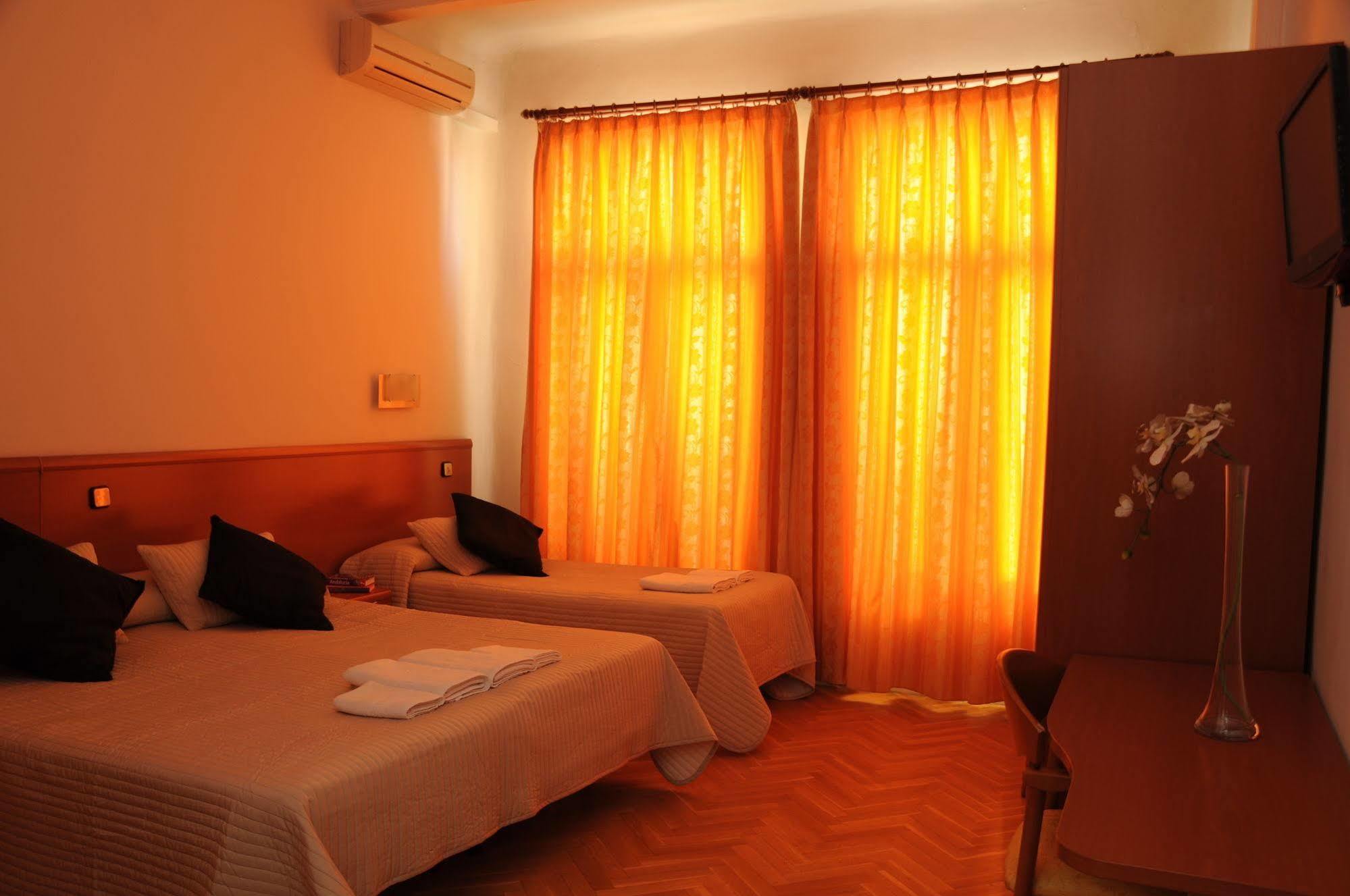 Hostal Luis XV Μαδρίτη Εξωτερικό φωτογραφία