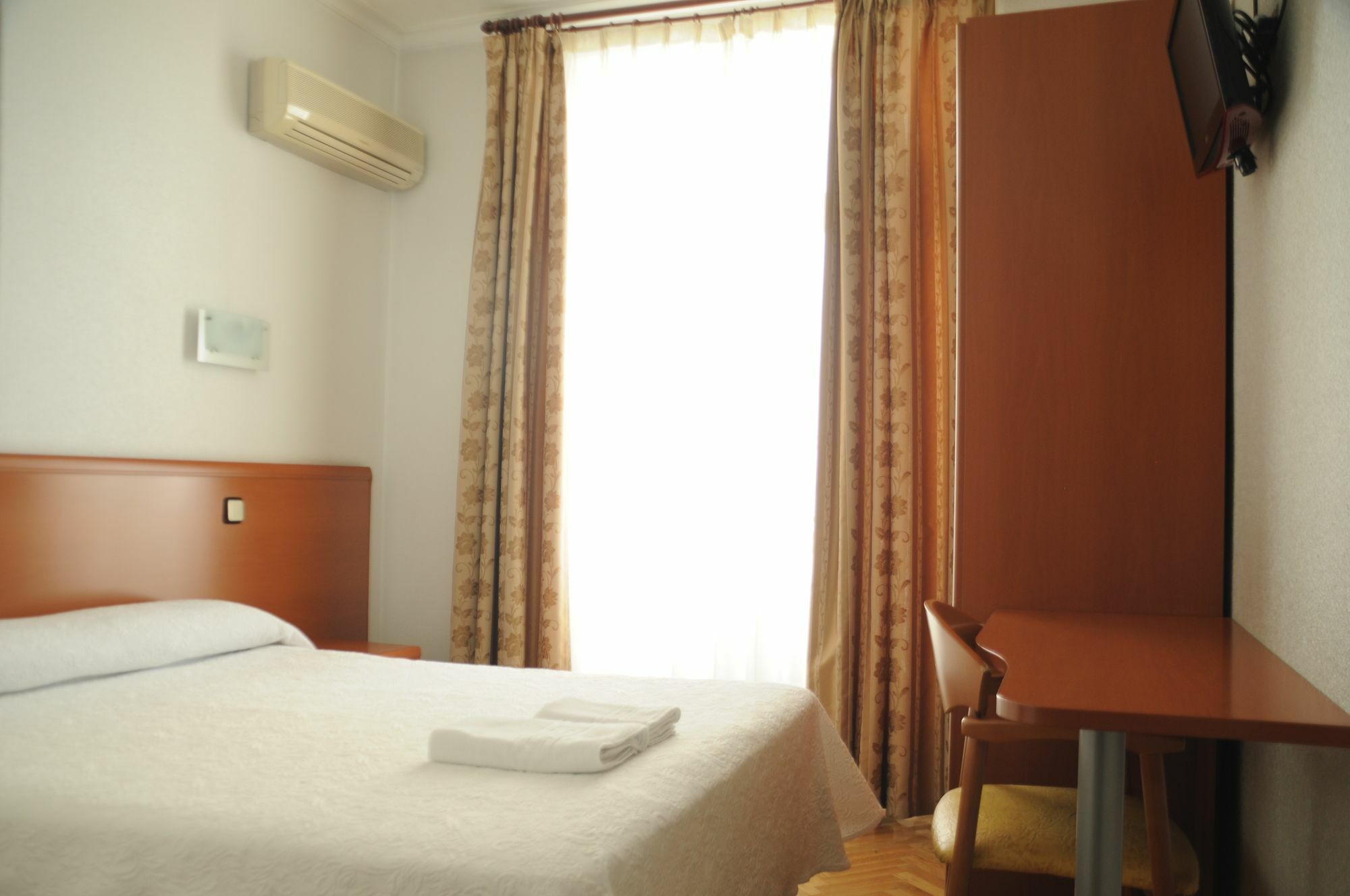 Hostal Luis XV Μαδρίτη Εξωτερικό φωτογραφία